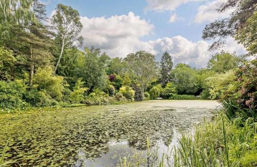 Kingswood House | Inviting 1 Bed Hotel in Family-Friendly Welshpool