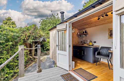 Kingswood House | Inviting 1 Bed Hotel in Family-Friendly Welshpool