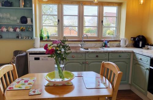Whissonsett Apartment | Cozy 1 Bed Retreat in Whissonsett - Child Friendly Stay