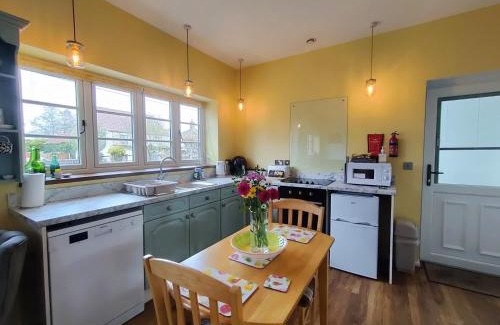 Whissonsett Apartment | Cozy 1 Bed Retreat in Whissonsett - Child Friendly Stay