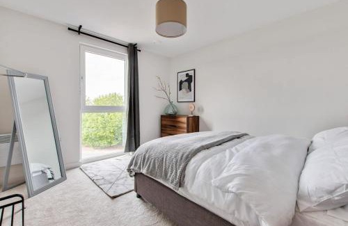 Leeds Apartment | Modern 1-Bed Apartment in a Converted Mill, Family-Friendly
