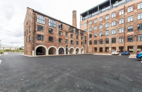 Leeds Apartment | Modern 1-Bed Apartment in a Converted Mill, Family-Friendly