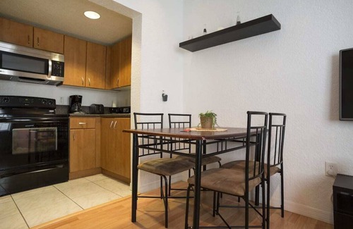North Beach Apartment | Cozy 1 Bed on Collins Av Near Beach with Ocean Views