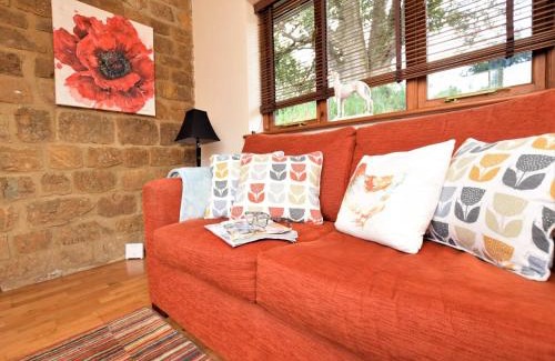 Banbury House | Cozy One-Bedroom Escape in Banbury for Family Fun