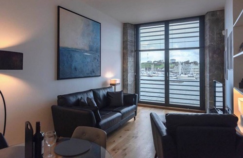 Plymouth Apartment | Modern Comfort at Pureserviced 13 Brewhouse - Rated 9.2/10