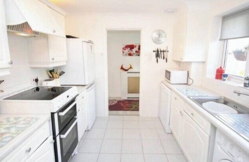 Peacehaven Apartment | 1-Bed Seaside Retreat - Sleeps 2, Parking & Garden
