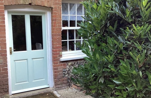 Hethel Apartment | 1 bed-Sleeps 4-Garden-Near Snetterton Circuit