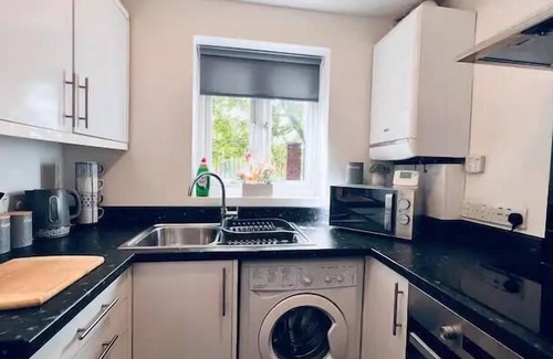 Liverpool House | Stylish Townhouse with Free Parking and Pet-Friendly Perks