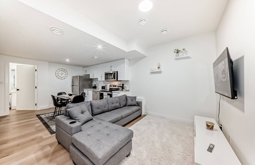 Northeast Edmonton House | 1-Bed, w/In-Unit Washer & Dryer, Cozy Living,1-2 Min Drive to Anthony Henday!