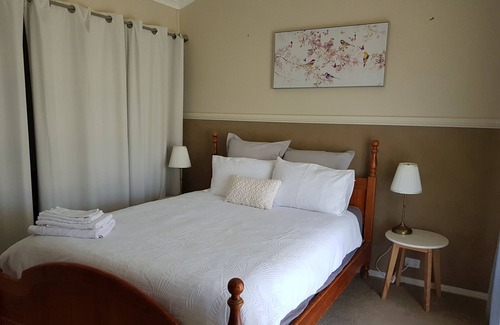 Mildura South Cottage | Cozy 1-Bedroom Cottage Amidst Serene Vineyards