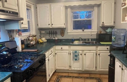 Millbury Apartment | Cozy New England Apartment for Couples with Breakfast Included