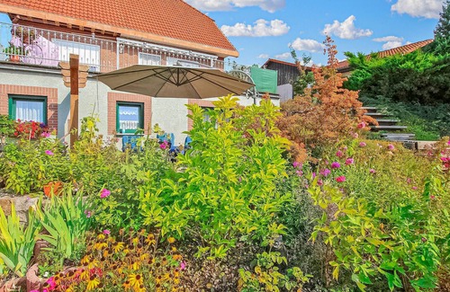 Furstensee Apartment | Cozy 1 Bedroom Retreat in Neustrelitz with Lake View