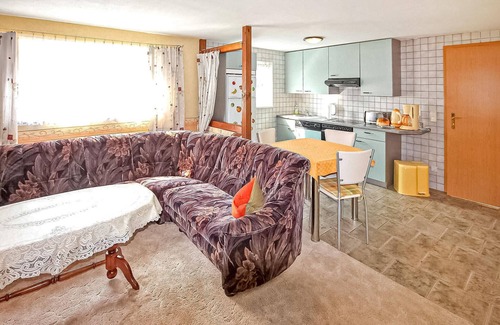 Furstensee Apartment | Cozy 1 Bedroom Retreat in Neustrelitz with Lake View