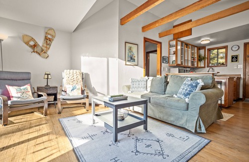 Sandpoint House | Delightful 1 Bedroom House in the Woods - Sleeps 4