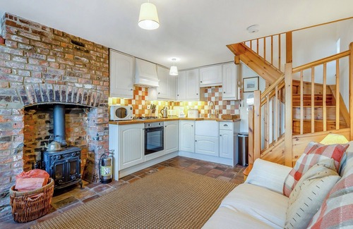Wells-next-the-Sea Cottage | Cozy 1 Bedroom Retreat in Wells-next-the-Sea with Ocean Views