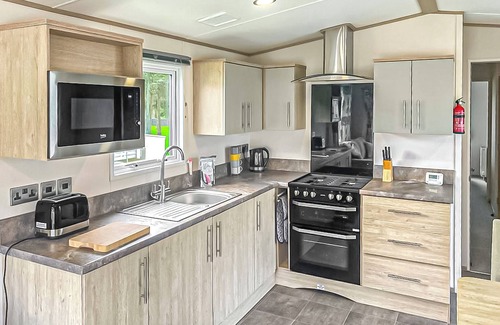 Witton-le-Wear House | Modern 2 Bedroom Retreat with Lake View in Bishop Auckland