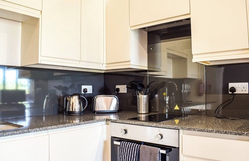 Westbrook Court Cottage | Enjoy Breathtaking Views of Herefordshire Countryside