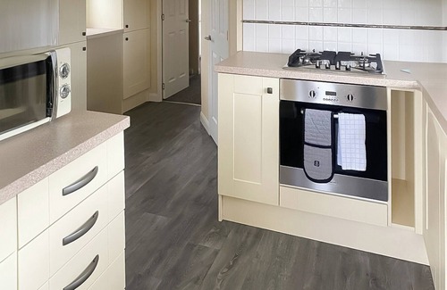 Newton Stewart Ski Chalet | Discover Family-Friendly 2 Bedroom Retreat in Glenluce