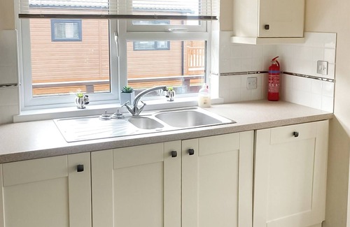 Newton Stewart Ski Chalet | Discover Family-Friendly 2 Bedroom Retreat in Glenluce