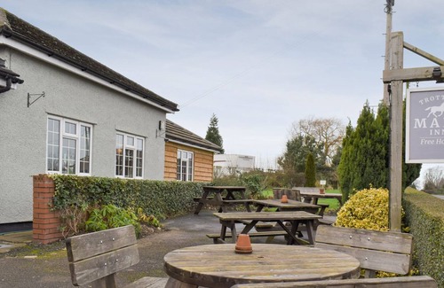Overton-on-dee Cottage | 1 bedroom accommodation in Wrexham, near Llangollen