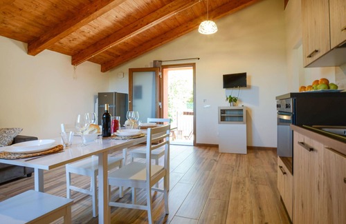 Zignago Apartment | Comfortable 1 Bedroom Retreat in Sasseta Zignago with Spa