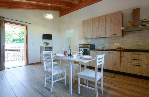 Zignago Apartment | Comfortable 1 Bedroom Retreat in Sasseta Zignago with Spa