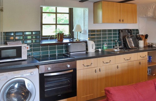 Pentrefelin Cottage | Comfortable 1 Bedroom Retreat Near Criccieth with Ocean Views