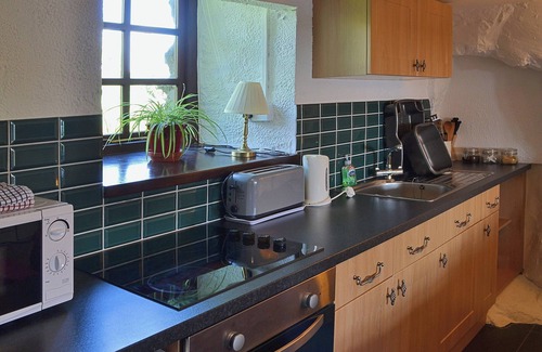 Pentrefelin Cottage | Comfortable 1 Bedroom Retreat Near Criccieth with Ocean Views