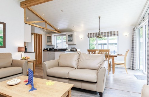 Newton St Loe Ski Chalet | Exceptional Lodge with King Beds and Family-Friendly Amenities