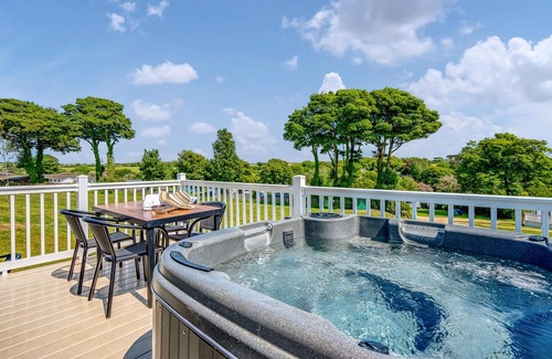 Hewas Water Ski Chalet | 1 bedroom accommodation in Nr St Austell