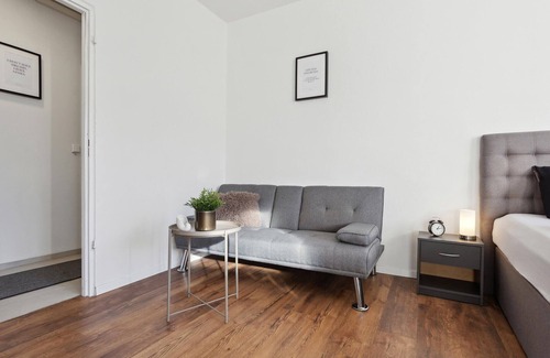 Neukieritzsch Apartment | Cozy 1 Bedroom Stay in Neukieritzsch with Spa & Kitchen