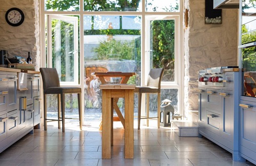 Haverfordwest Cottage | Pet-Friendly Ocean View Retreat in Dreenhill, Near Haverfordwest