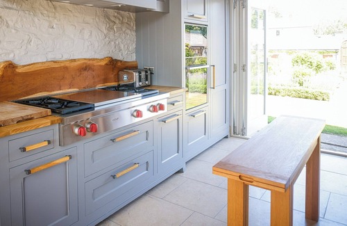 Haverfordwest Cottage | Pet-Friendly Ocean View Retreat in Dreenhill, Near Haverfordwest