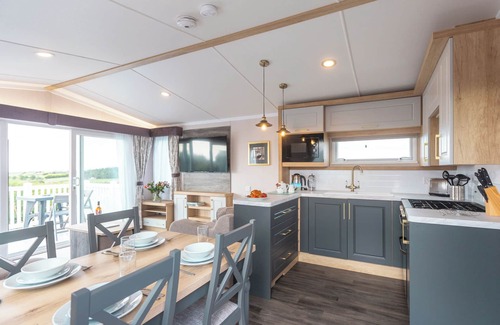 Holywell House | Cozy 2-Bedroom Retreat in Beautiful Holywell Bay