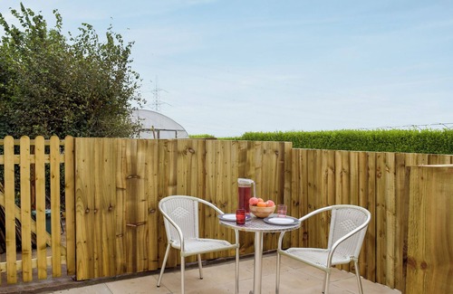 Pembroke Cottage | Relaxing 1 Bedroom Stay with Ocean Views Near Pembroke