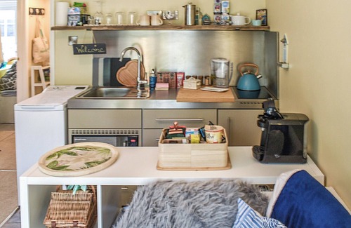 Birchington Cottage | Cozy 1 Bedroom Accommodation with Ocean Views in Birchington