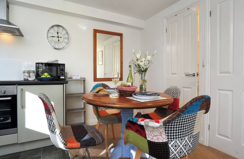 Carlyon Bay Cottage | Picturesque Retreat with Ocean Views near Carlyon Bay Golf