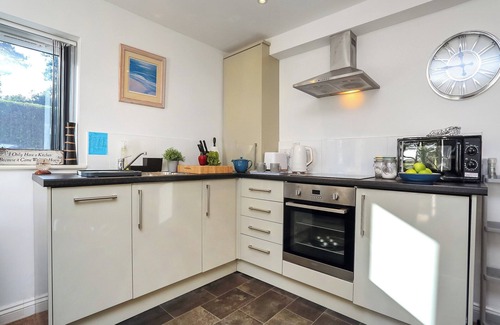 Carlyon Bay Cottage | Picturesque Retreat with Ocean Views near Carlyon Bay Golf