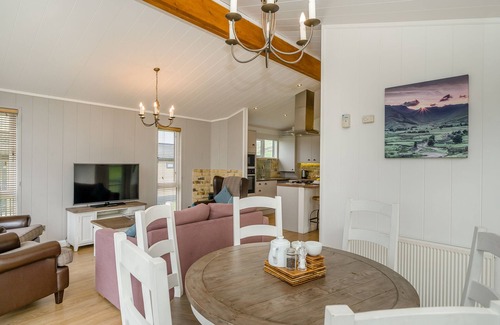 Cockermouth Ski Chalet | Comfortable 3-Bedroom Retreat in Bewaldeth, Keswick