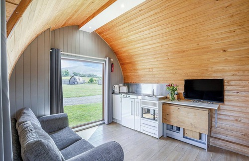 Carlton-in-Cleveland Cottage | Relaxing Roseberry Pod with Views & Family-Friendly Amenities