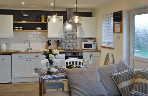Sea Palling Cottage | Cozy 1 Bedroom Accommodation with Oceanfront Views