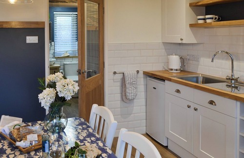 Sea Palling Cottage | Cozy 1 Bedroom Accommodation with Oceanfront Views