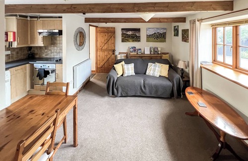 North Newton Cottage | Top-Rated 1 Bedroom Retreat in North Newton with Lake View