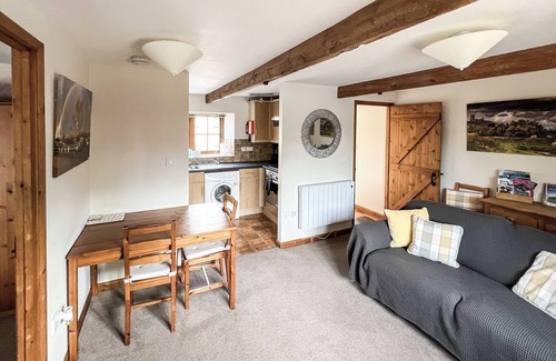 North Newton Cottage | Top-Rated 1 Bedroom Retreat in North Newton with Lake View