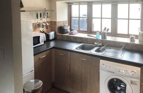 North Newton Cottage | Top-Rated 1 Bedroom Retreat in North Newton with Lake View