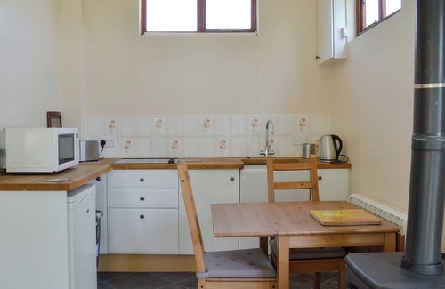 Penny Bridge Cottage | Pet-Friendly 1 Bedroom Getaway in Oxen Park, Near Ulverston