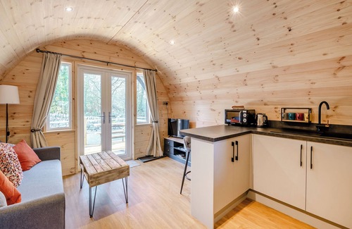 Cloughton Cottage | Cozy 1 Bedroom Getaway with Ocean Views in Scarborough