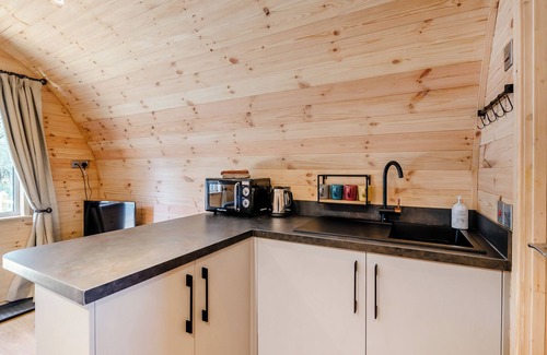 Cloughton Cottage | Cozy 1 Bedroom Getaway with Ocean Views in Scarborough