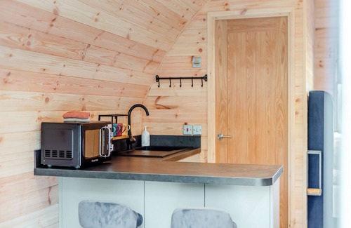 Cloughton Cottage | Cozy 1 Bedroom Getaway with Ocean Views in Scarborough