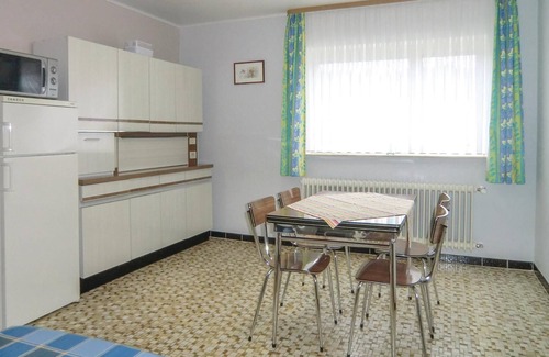 Hosingen Apartment | Ideal 1 Bedroom Stay with Spa and Breakfast in Rodershausen